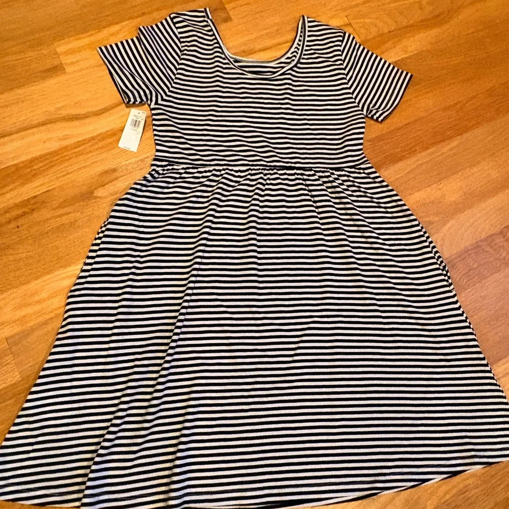 Kids Old Navy Black and White Striped Dress